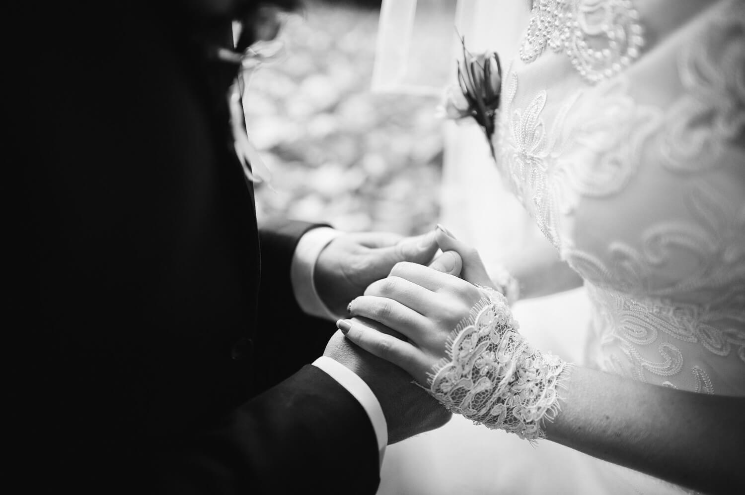 hand-hand-wedding-couple-jpg